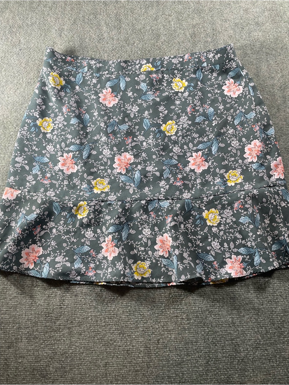 LOFT‎ Floral Ruffle Hem Mini Skirt - Green with Pink & Yellow Flowers